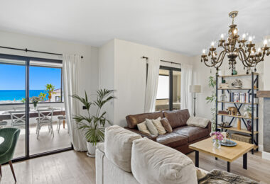 Stylish south-facing three bedroom apartment with spectacular sea views, located in the prestigious Mirador de Estepona Hills