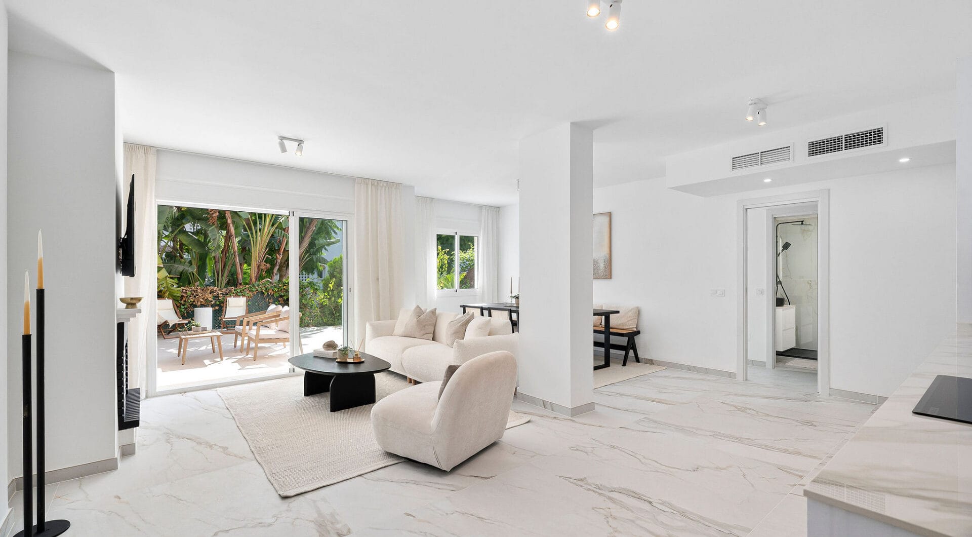 Welcome to this beautifully renovated ground floor apartment in Guadalmina Baja – Steps from the Beach and Golf!