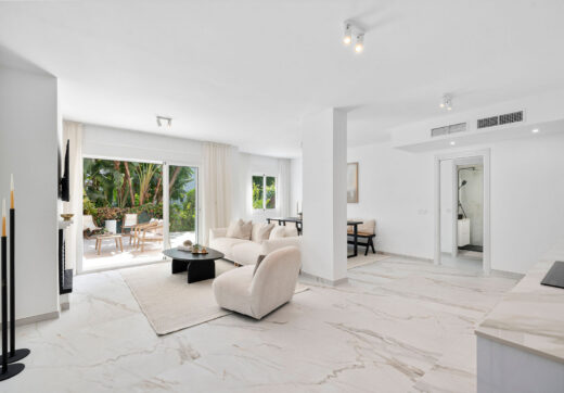 Welcome to this beautifully renovated ground floor apartment in Guadalmina Baja – Steps from the Beach and Golf!
