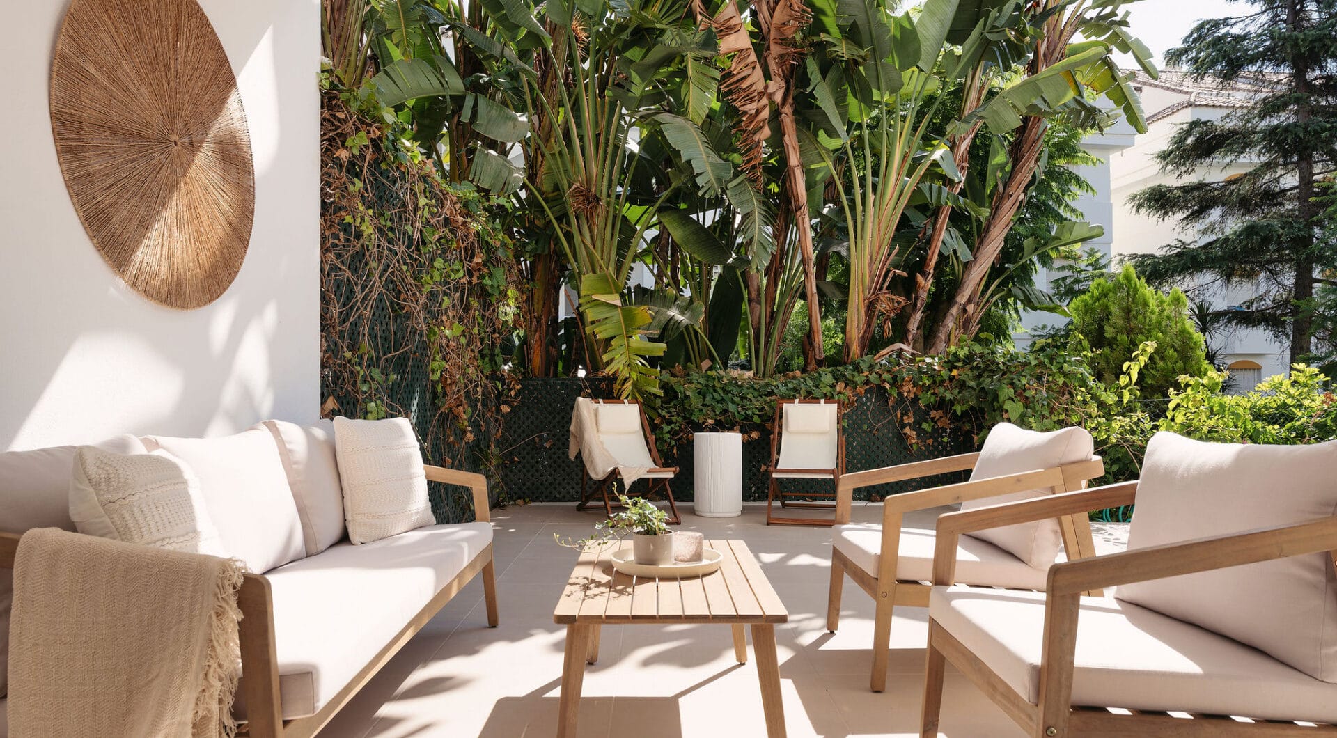 Welcome to this beautifully renovated ground floor apartment in Guadalmina Baja – Steps from the Beach and Golf!