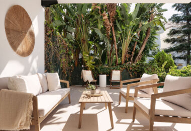 Welcome to this beautifully renovated ground floor apartment in Guadalmina Baja – Steps from the Beach and Golf!