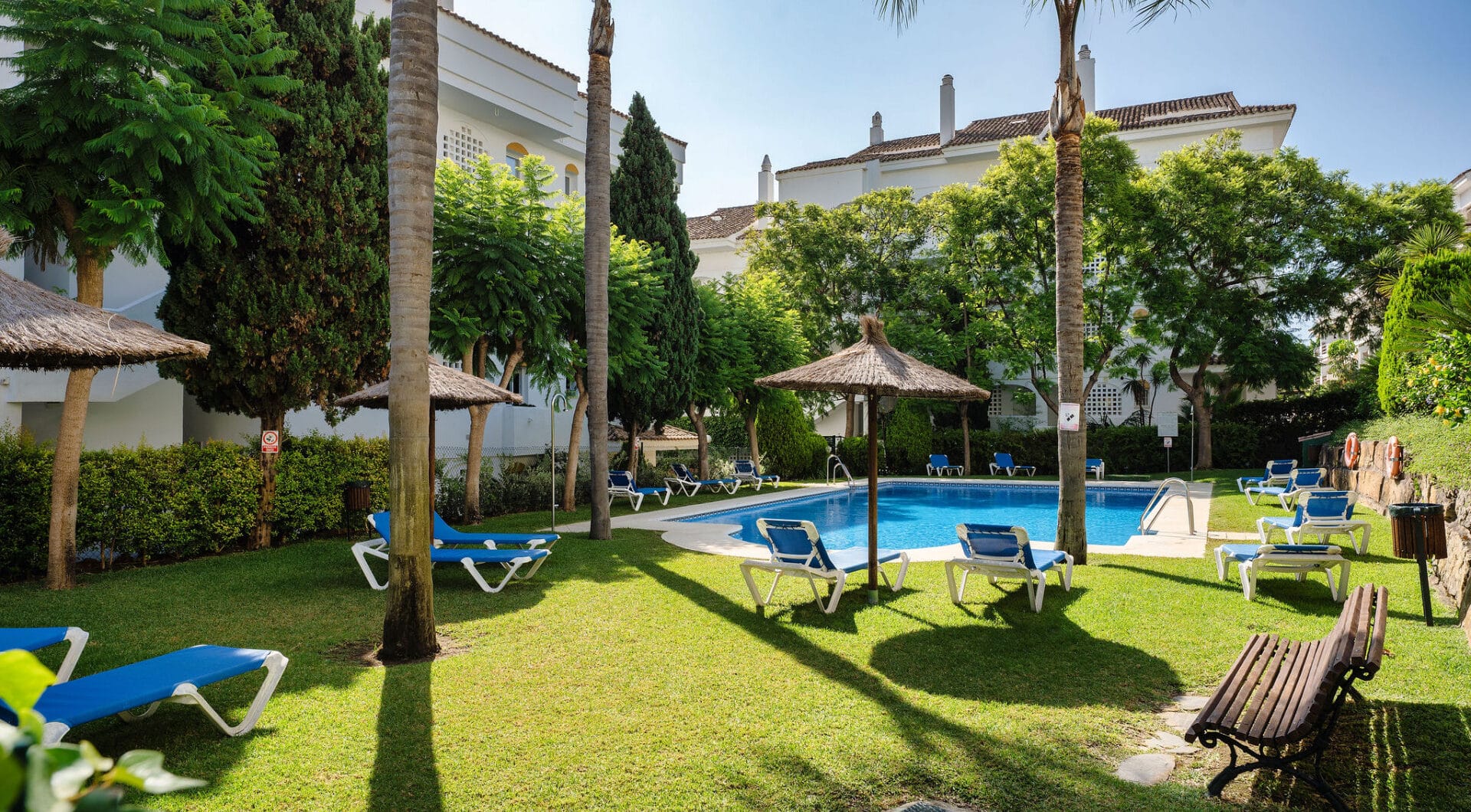 Welcome to this beautifully renovated ground floor apartment in Guadalmina Baja – Steps from the Beach and Golf!