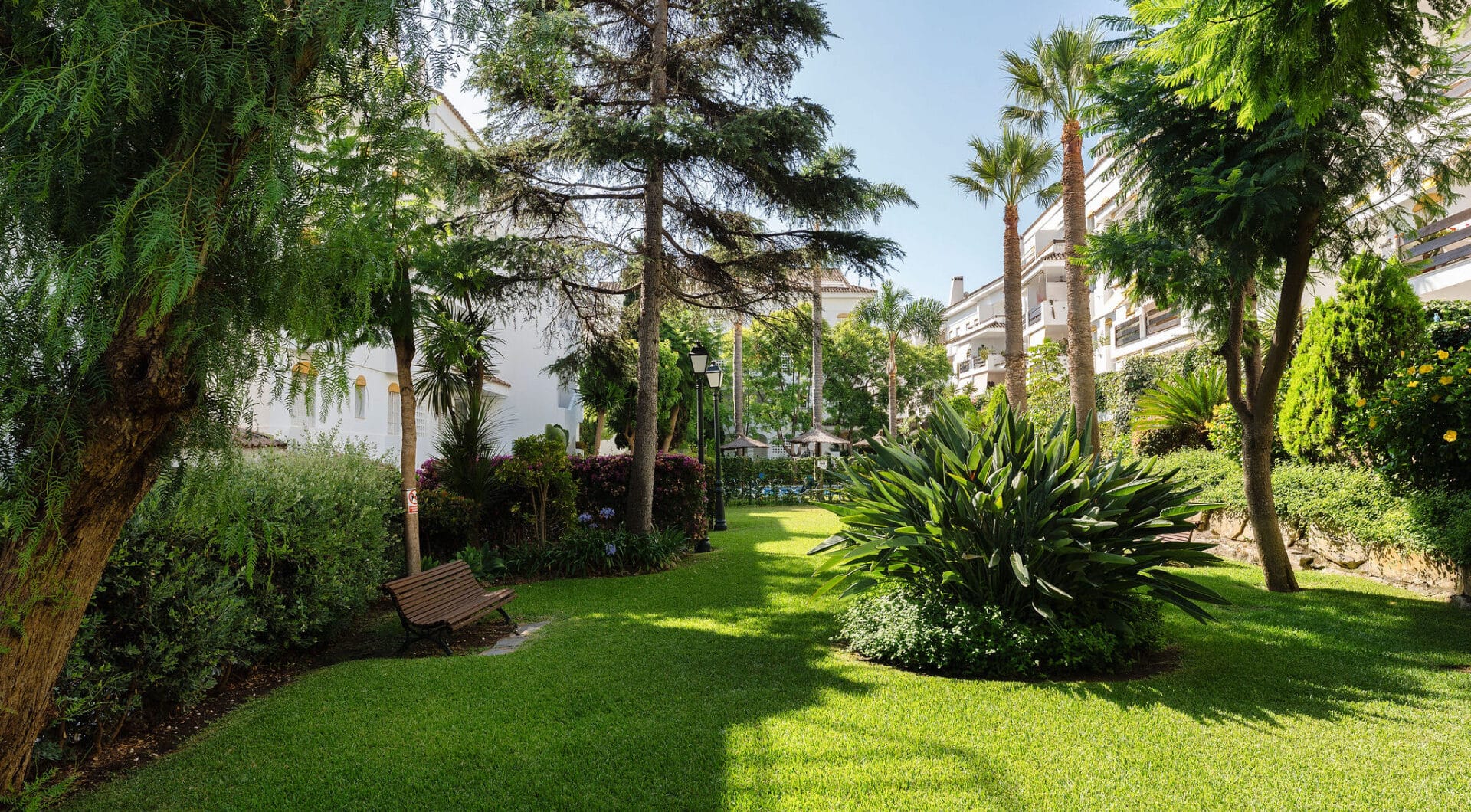 Welcome to this beautifully renovated ground floor apartment in Guadalmina Baja – Steps from the Beach and Golf!