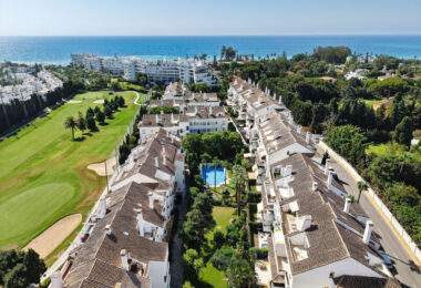 Welcome to this beautifully renovated ground floor apartment in Guadalmina Baja – Steps from the Beach and Golf!