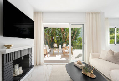 Welcome to this beautifully renovated ground floor apartment in Guadalmina Baja – Steps from the Beach and Golf!