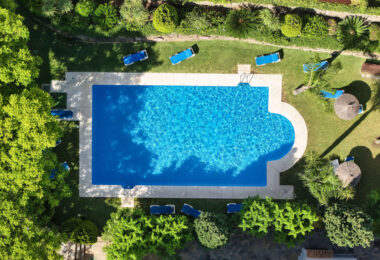 Welcome to this beautifully renovated ground floor apartment in Guadalmina Baja – Steps from the Beach and Golf!