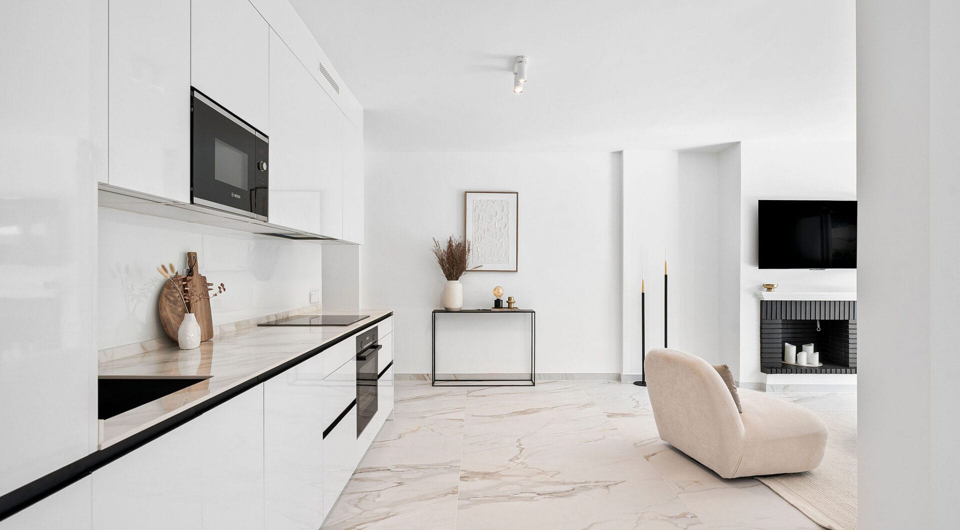 Welcome to this beautifully renovated ground floor apartment in Guadalmina Baja – Steps from the Beach and Golf!