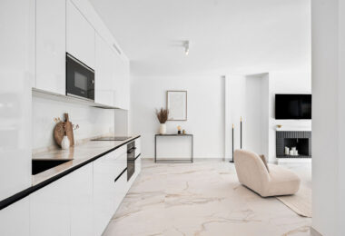 Welcome to this beautifully renovated ground floor apartment in Guadalmina Baja – Steps from the Beach and Golf!