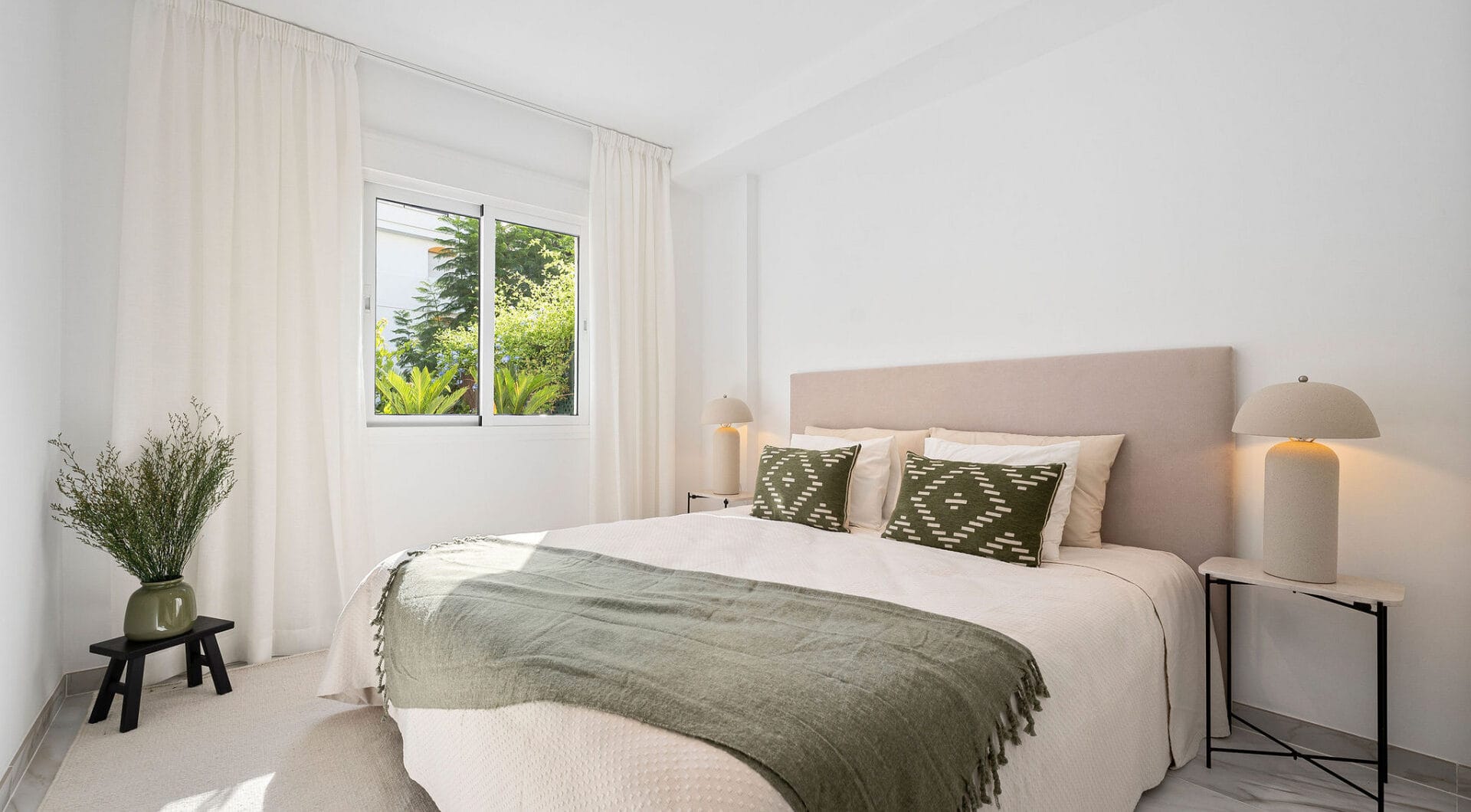 Welcome to this beautifully renovated ground floor apartment in Guadalmina Baja – Steps from the Beach and Golf!