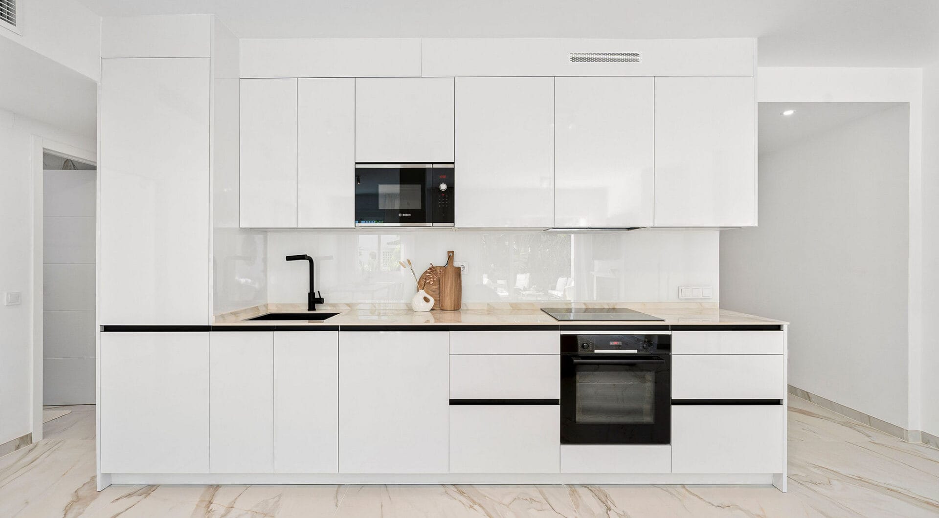 Welcome to this beautifully renovated ground floor apartment in Guadalmina Baja – Steps from the Beach and Golf!