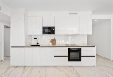 Welcome to this beautifully renovated ground floor apartment in Guadalmina Baja – Steps from the Beach and Golf!