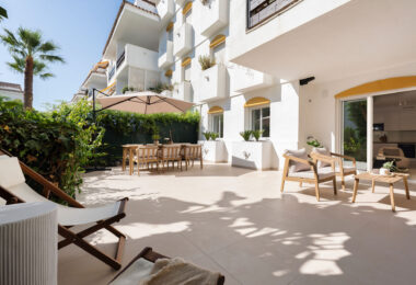 Welcome to this beautifully renovated ground floor apartment in Guadalmina Baja – Steps from the Beach and Golf!