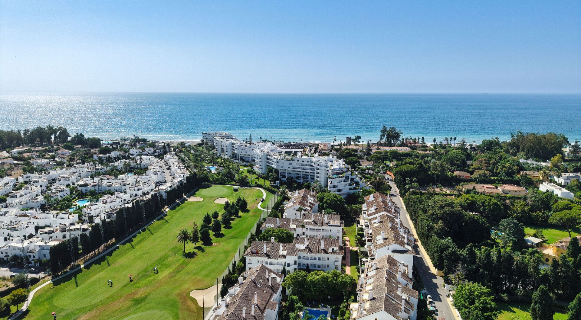 Welcome to this beautifully renovated ground floor apartment in Guadalmina Baja – Steps from the Beach and Golf!