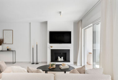 Welcome to this beautifully renovated ground floor apartment in Guadalmina Baja – Steps from the Beach and Golf!