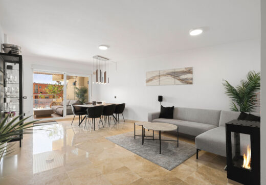 Welcome to this apartment in Torreblanca - situated just 200 meters from the beach!