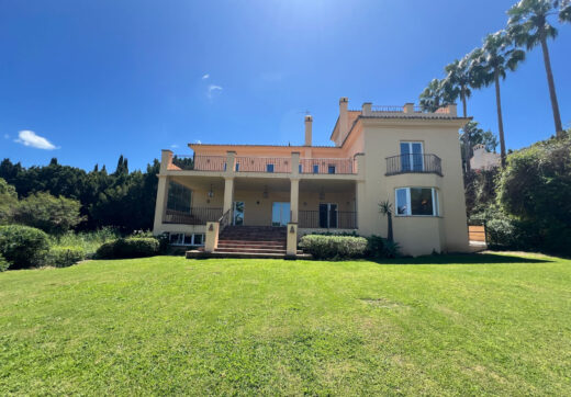 Traditional Andalusian style villa with stunning views in Sotogrande Alto