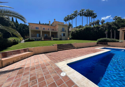 Traditional Andalusian style villa with stunning views in Sotogrande Alto
