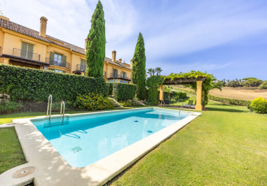 Exclusive Semi-Detached House with 4 bedrooms on the Frontline of Golf in Sotogrande – with Private Garden