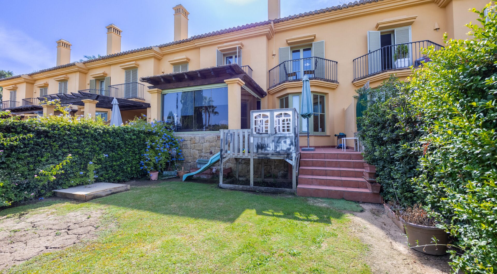 Exclusive Semi-Detached House with 4 bedrooms on the Frontline of Golf in Sotogrande – with Private Garden