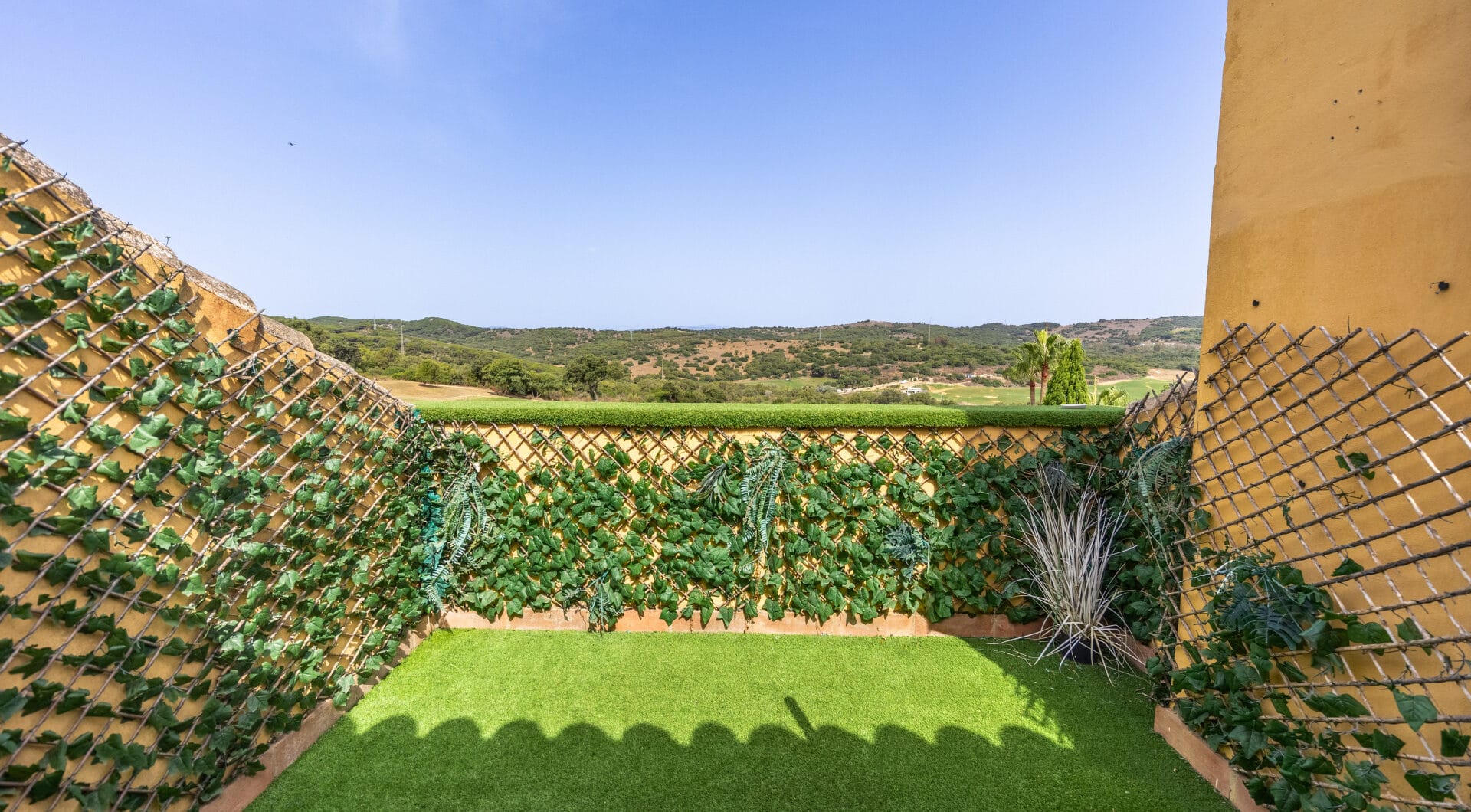 Exclusive Semi-Detached House with 4 bedrooms on the Frontline of Golf in Sotogrande – with Private Garden