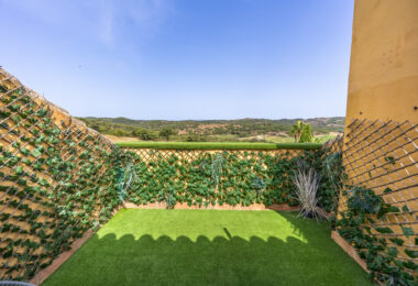 Exclusive Semi-Detached House with 4 bedrooms on the Frontline of Golf in Sotogrande – with Private Garden