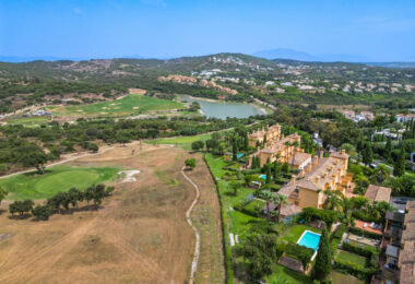 Exclusive Semi-Detached House with 4 bedrooms on the Frontline of Golf in Sotogrande – with Private Garden