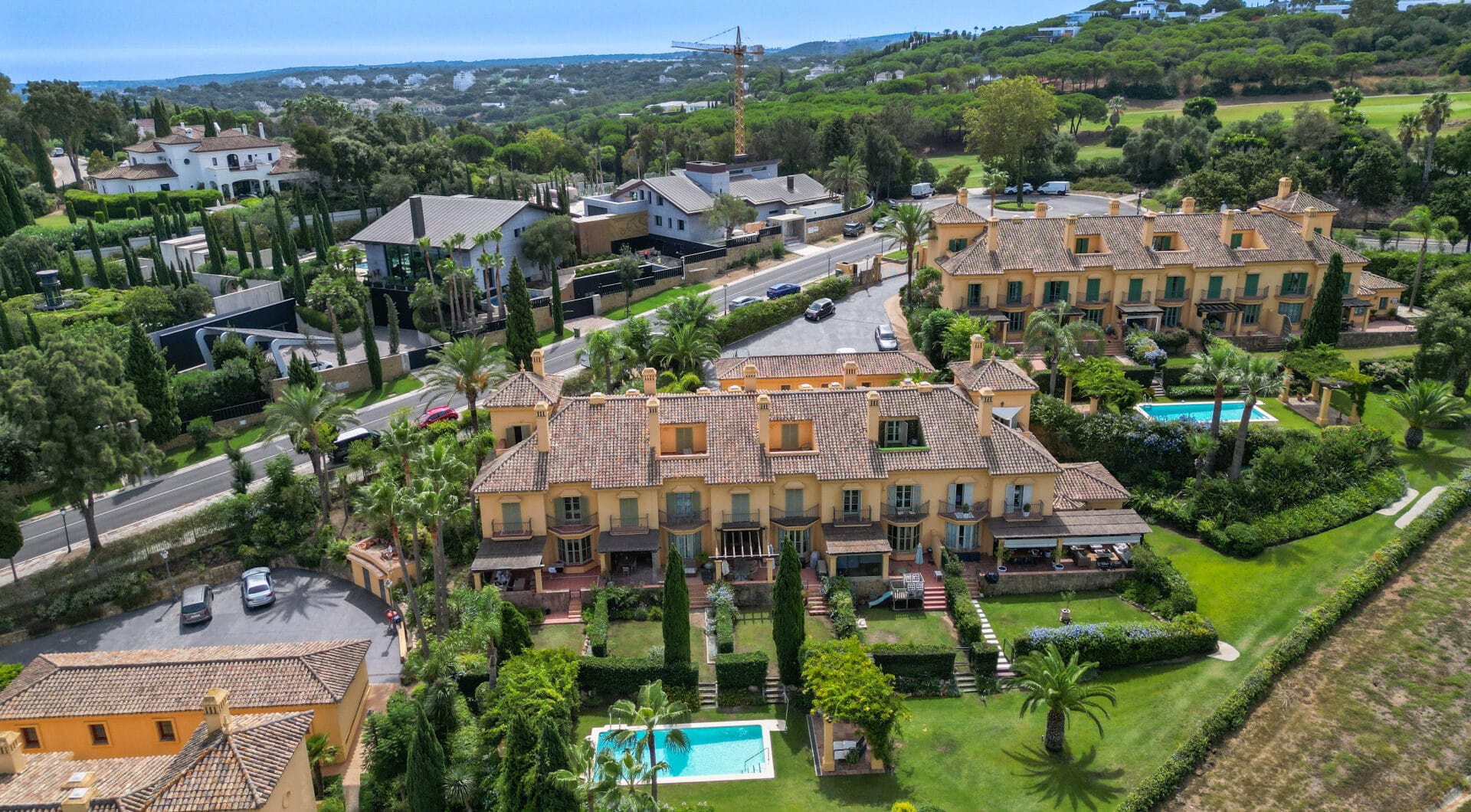 Exclusive Semi-Detached House with 4 bedrooms on the Frontline of Golf in Sotogrande – with Private Garden