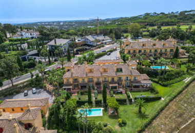 Exclusive Semi-Detached House with 4 bedrooms on the Frontline of Golf in Sotogrande – with Private Garden