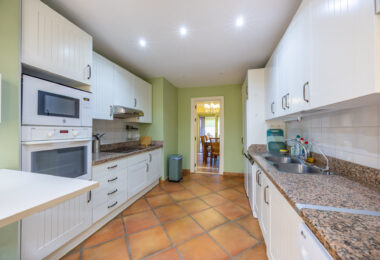 Exclusive Semi-Detached House with 4 bedrooms on the Frontline of Golf in Sotogrande – with Private Garden