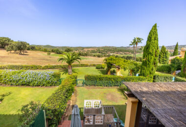 Exclusive Semi-Detached House with 4 bedrooms on the Frontline of Golf in Sotogrande – with Private Garden
