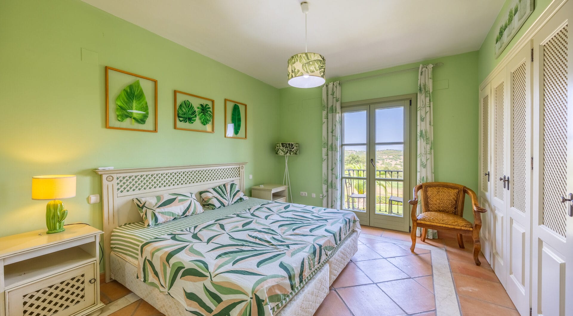 Exclusive Semi-Detached House with 4 bedrooms on the Frontline of Golf in Sotogrande – with Private Garden