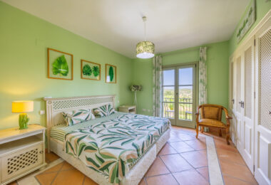 Exclusive Semi-Detached House with 4 bedrooms on the Frontline of Golf in Sotogrande – with Private Garden