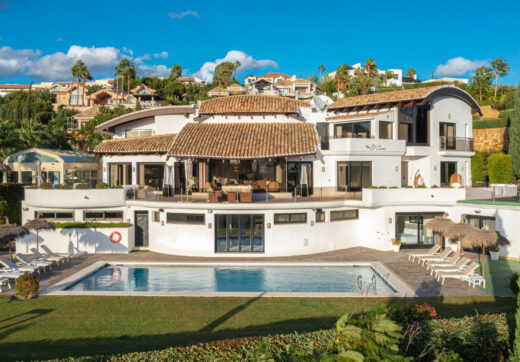 Luxury Villa in Los Flamingos, Benahavis – Exclusive 8-Bedroom Residence with Sea Views
