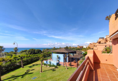 Stunning 3-bedroom beachfront apartment, Playa del Ángel