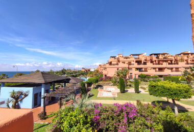 Stunning 3-bedroom beachfront apartment, Playa del Ángel