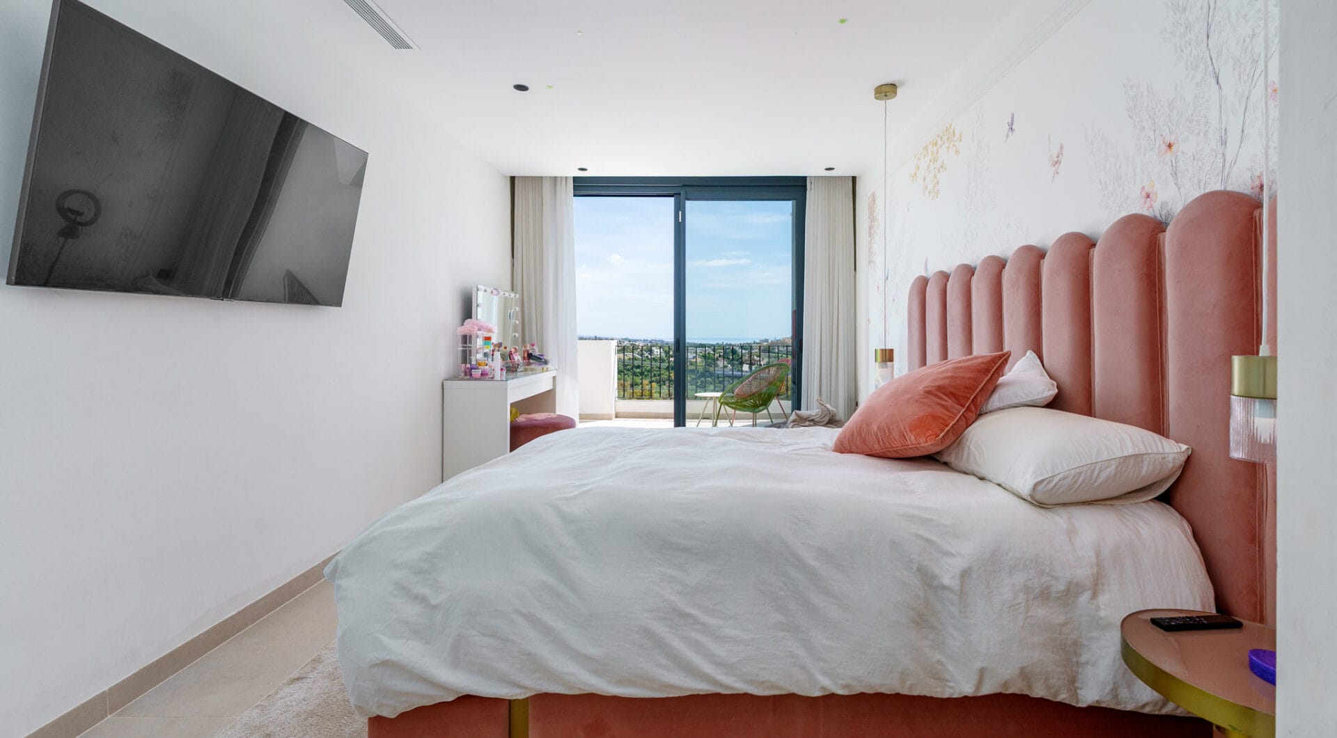Elegant Renovated Townhouse on Frontline La Quinta Golf with Spectacular Views