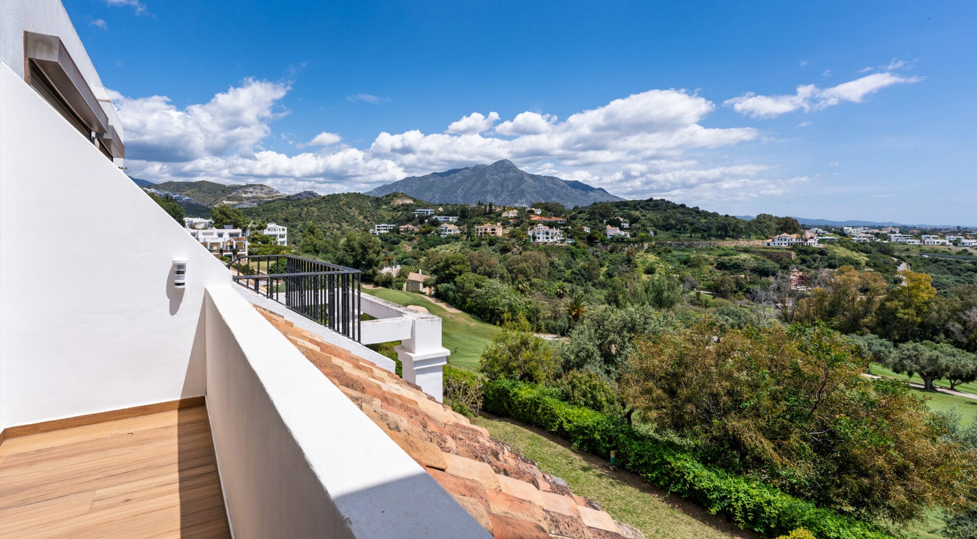 Elegant Renovated Townhouse on Frontline La Quinta Golf with Spectacular Views