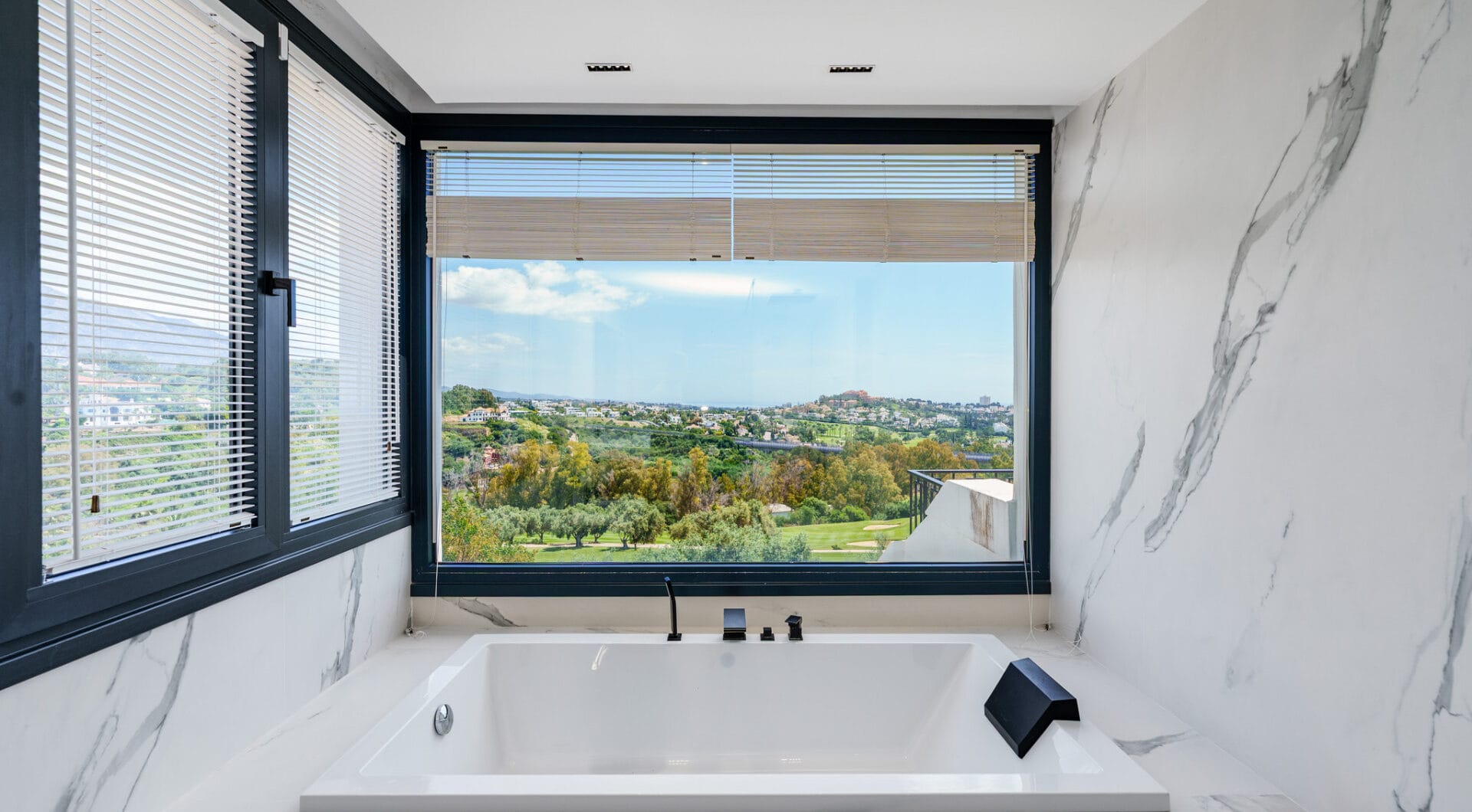 Elegant Renovated Townhouse on Frontline La Quinta Golf with Spectacular Views