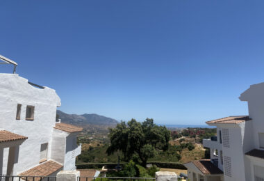 Elegant Three-Bedroom Apartment with Panoramic Views in La Mairena, Marbella East