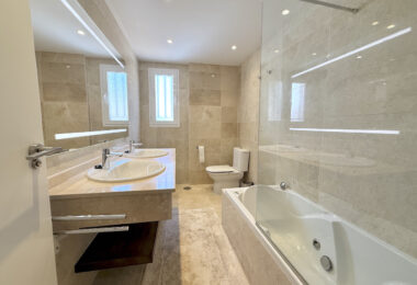 Elegant Three-Bedroom Apartment with Panoramic Views in La Mairena, Marbella East