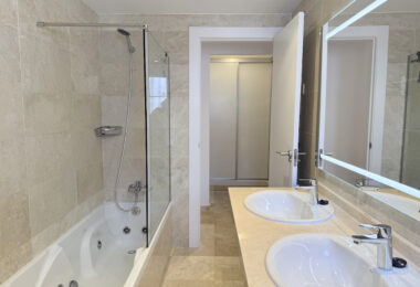 Elegant Three-Bedroom Apartment with Panoramic Views in La Mairena, Marbella East