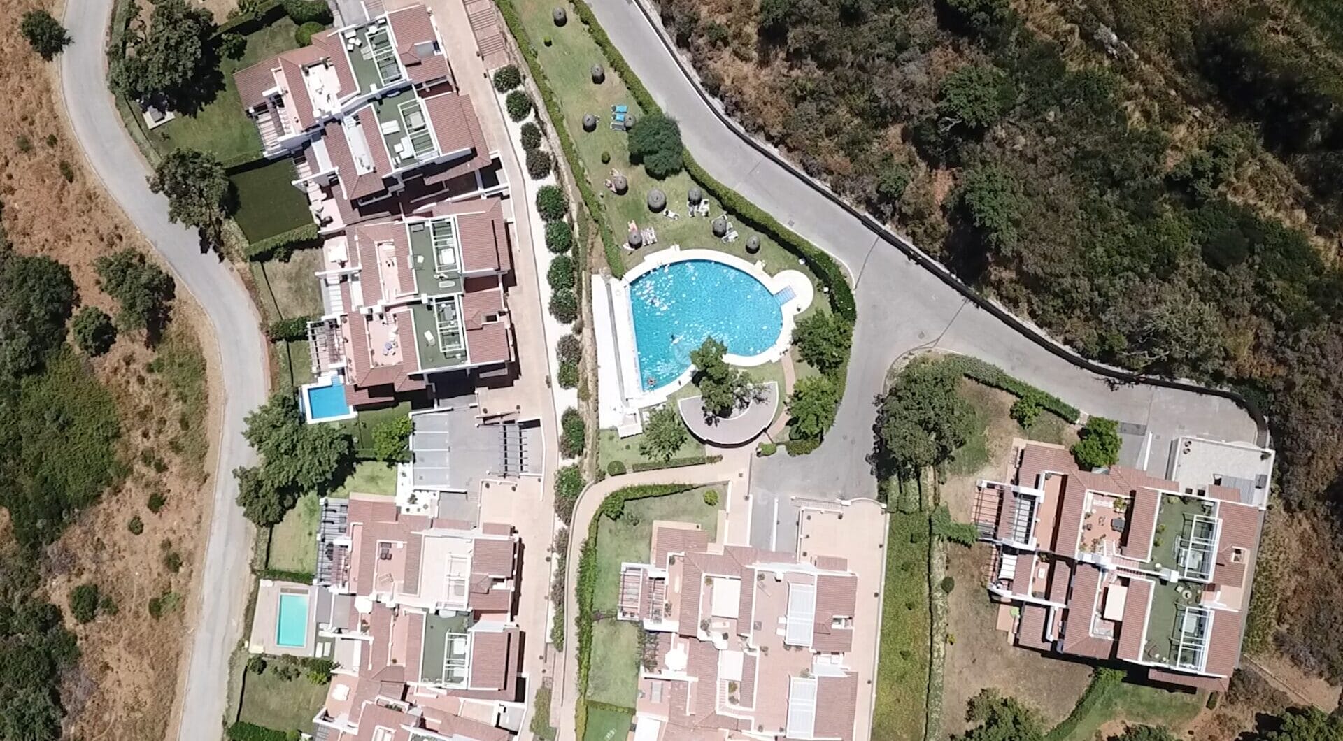 Elegant Three-Bedroom Apartment with Panoramic Views in La Mairena, Marbella East