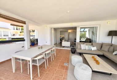 Elegant Three-Bedroom Apartment with Panoramic Views in La Mairena, Marbella East