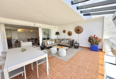 Elegant Three-Bedroom Apartment with Panoramic Views in La Mairena, Marbella East