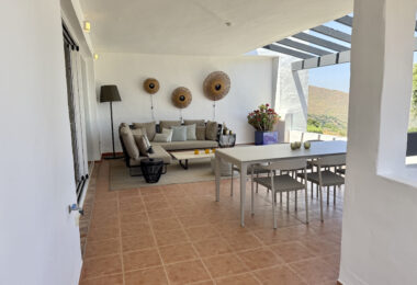 Elegant Three-Bedroom Apartment with Panoramic Views in La Mairena, Marbella East