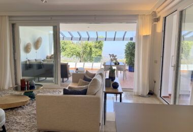 Elegant Three-Bedroom Apartment with Panoramic Views in La Mairena, Marbella East