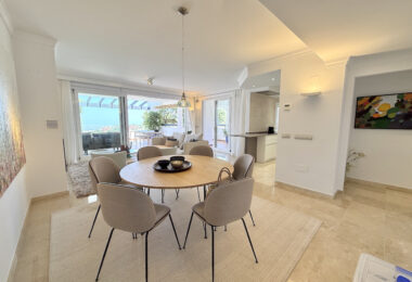 Elegant Three-Bedroom Apartment with Panoramic Views in La Mairena, Marbella East