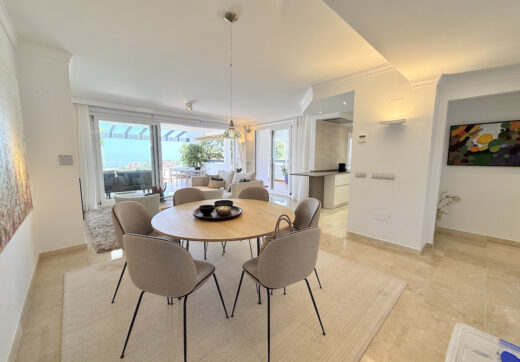 Elegant Three-Bedroom Apartment with Panoramic Views in La Mairena, Marbella East