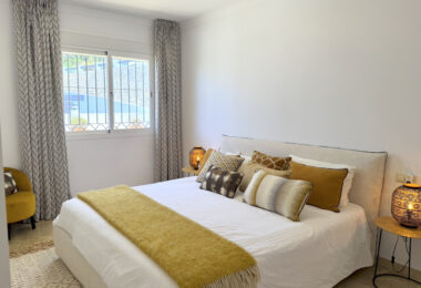 Elegant Three-Bedroom Apartment with Panoramic Views in La Mairena, Marbella East