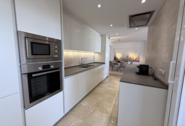 Elegant Three-Bedroom Apartment with Panoramic Views in La Mairena, Marbella East